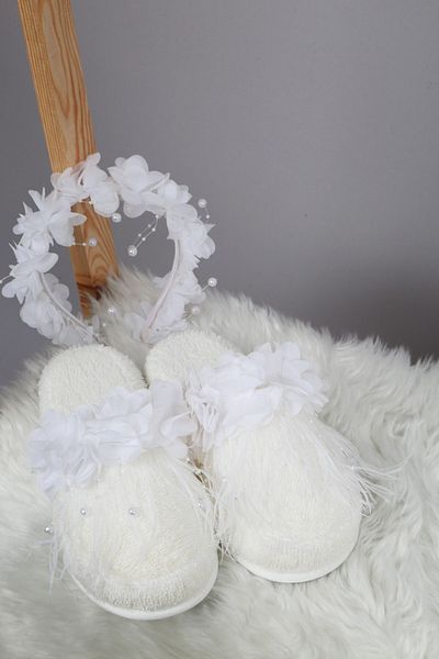 lohusahamile White Alya Maternity Slippers and Crown Set