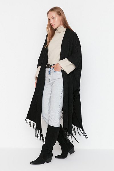 Trendyol Modest Schwarzer langer Strickcardigan mit Quasten TCTAW23TH00008