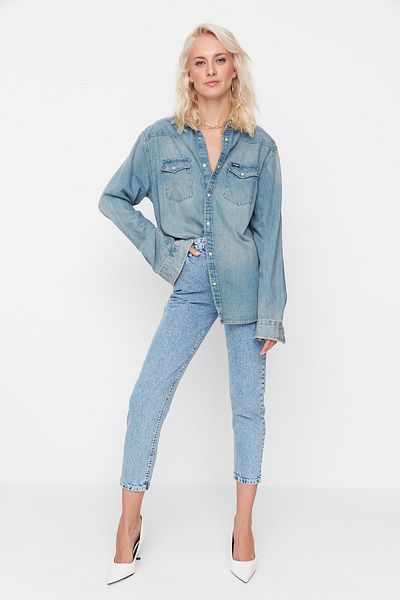 Trendyol Collection Világoskék High Bel Mom Jeans TWOSS22JE0274