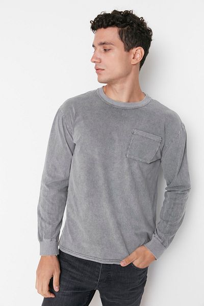 Trendyol Collection Anthracite ανδρικό μπλουζάκι με κανονική εφαρμογή με λαιμόκοψη με μακρυμάνικο τσέπη TMNAW23TS00018