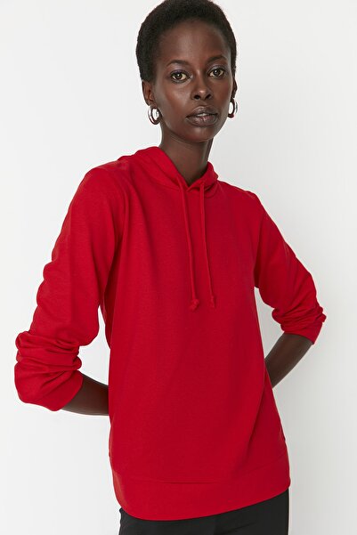 Trendyol Collection Rotes, dünnes Basic-Sweatshirt mit Kapuze in regulärer/normaler Passform TWOAW20SW0059