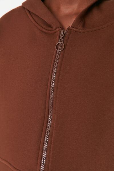 Trendyol Collection Hnědá mikina se zipem, kapucí, pohodlným střihem, tlustým fleecem uvnitř pletená mikina TWOAW20SW0660