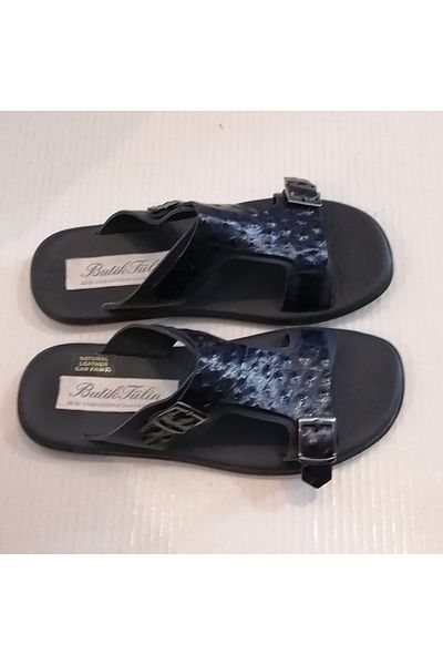 Butik Tülin شبشب من الجلد الطبيعي بطبعة طائر الجمل باللون الكحلي بإبزيم مزدوج ونعل مطاطي مرن للجنسين