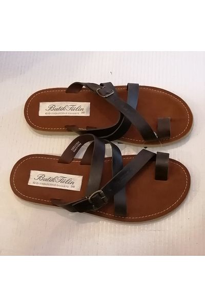 Butik Tülin شبشب من الجلد الطبيعي المحروق باللون البني البرونزي بإبزيم من الجلد المدبوغ ونعل مرن من إيفا
