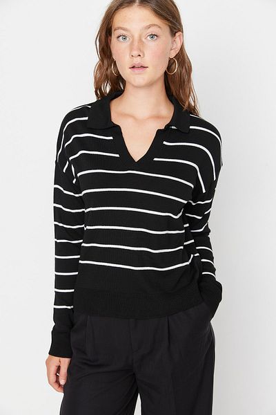Trendyol Collection Pulover tricot cu guler polo cu dungi negre TWOAW22KZ0735