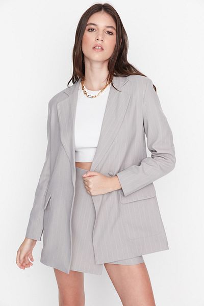 Trendyol Collection Graue, gefütterte, geknöpfte, gewebte Blazerjacke TWOAW23BC00059