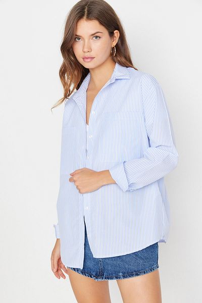 Trendyol Collection Blau gestreiftes Hemd mit Taschendetail – TWOAW23GO00359