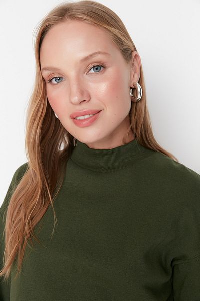 Trendyol Collection Hellkhakifarbenes, lockeres Strick-Sweatshirt mit Stehkragen