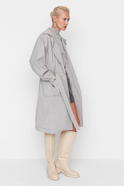 Trendyol Collection Šedý dlouhý oversize trenčkot se sbíraným pasem a detailem pásku TWOSS20TR0010