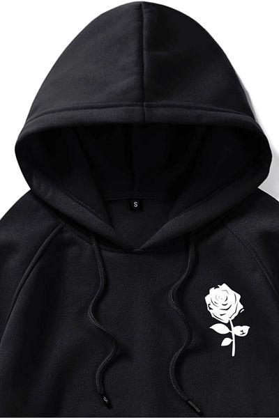 MODAGEN Unisex-Sweatshirt in Schwarz mit Rosendetails auf der linken Brust