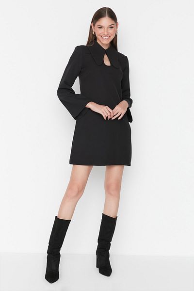 Trendyol Collection Чорна ткана сукня з деталізованим коміром TWOAW23EL01135