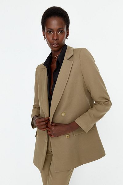 Trendyol Collection Hellkhakifarbene, gefütterte, zweireihige Blazerjacke aus Webstoff mit Knopfverschluss TWOAW21CE0264