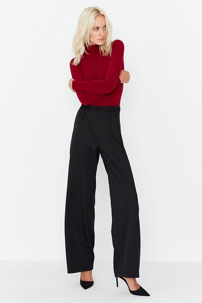 Trendyol Collection Schwarze Plissee-Hose mit weitem Bein – TWOAW22PL0475