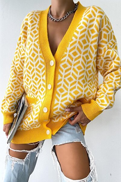 FEMELLE Women's Yellow Geometric Pattern Double Pocket Buttoned Loose Oversize Knitwear Long Cardigan