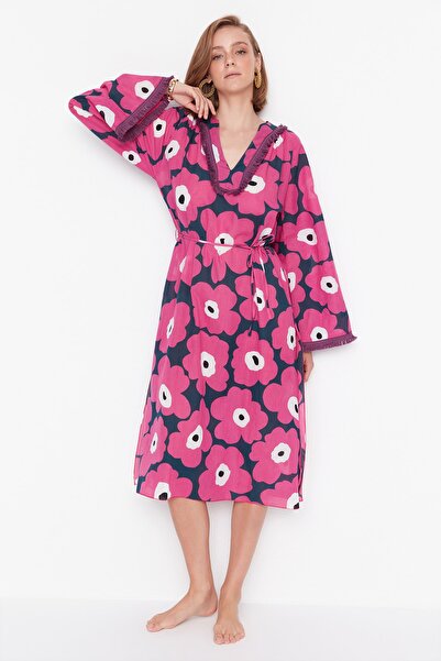 Trendyol Collection Fuchsiafarbenes Strandkleid mit Blumenmuster TBESS21EL2786