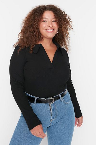 Trendyol Curve Schwarzer, figurbetonter, schnurgebundener Strick-Body mit Druckknopfverschluss und Hemdkragen TBBAW23CS00007