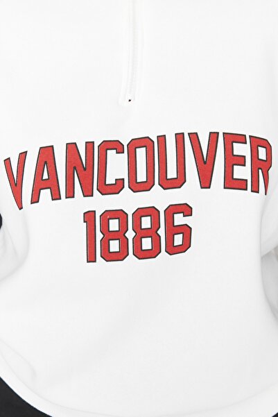 Trendyol Curve Ecru potištěná silná šardonová pletená mikina velké velikosti TBBAW23AO00076