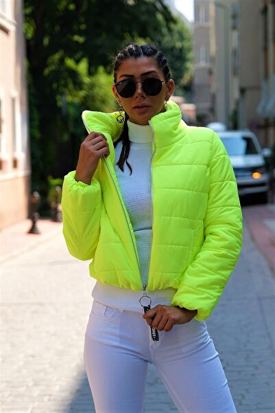 Keyifli Moda Kadın Neon Yeşil Dik Yaka Su Geçirmez Kısa Şişme Mont