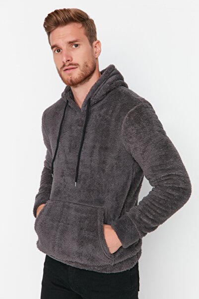 Trendyol Collection Geräuchertes Plüsch-Sweatshirt mit Kapuze - Normale Passform, warm TMNAW20sw0090