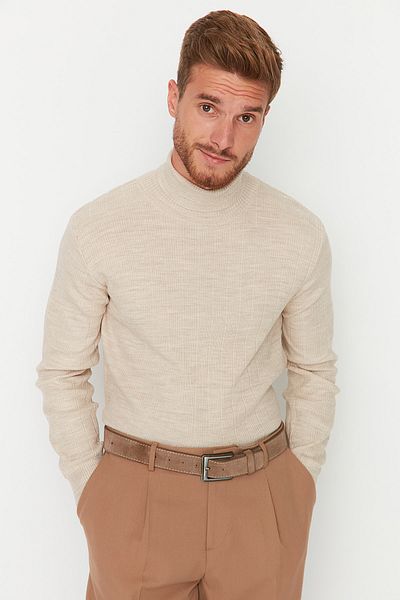 Trendyol Collection Rollkragenpullover aus beigefarbenem Strick - TMNAW21KZ2502