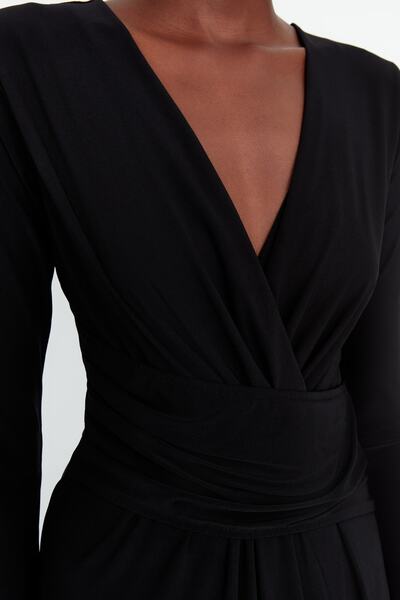 Trendyol Collection Detailní elegantní večerní šaty Black Gather TPRAW23EL00183