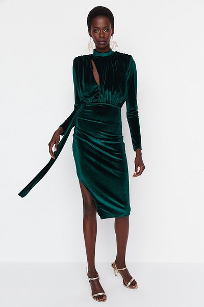 Trendyol Collection Rochie de seara eleganta din catifea cu drapaj verde smarald TPRAW23EL00202