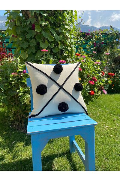 HALATÇI HOME Perna cu pompon detaliat Negru Alb