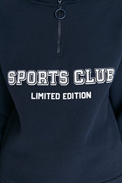 Trendyol Collection Silná fleecová mikina s nápisem Navy Blue Slogan - Twoaw23sw00703