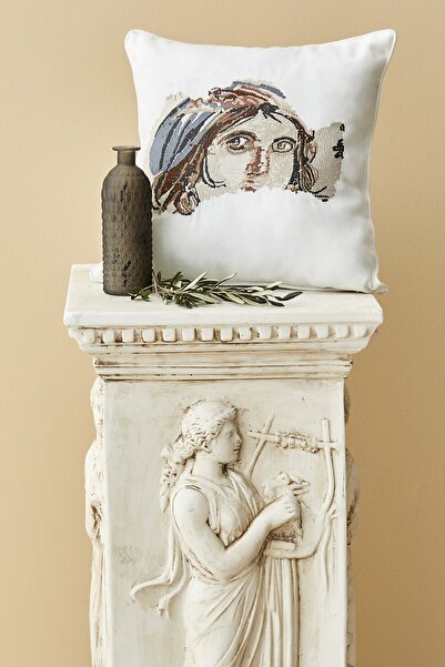 Karaca Home Çingene Kızı Zeugma Ekru Nakışlı Kırlent