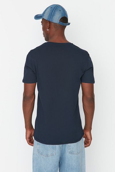 Trendyol Collection Marineblaues Slim Fit T-Shirt mit Rundhalsausschnitt – 100 % Baumwolle TMNSS19BO0001