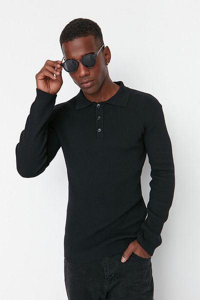 Trendyol Collection Slim-Fit-Strickpullover mit Polokragen – Schwarz, Knopfleiste, Baumwolle TMNAW21KZ0567