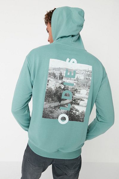Trendyol Collection Mint mikina OverSize s kapucí na zádech s potištěným dlouhým rukávem - TMNAW23SW00018