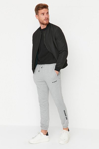 Trendyol Collection Text Printed Gray Sweatpants - Regular Cut TMNSS22EA0046