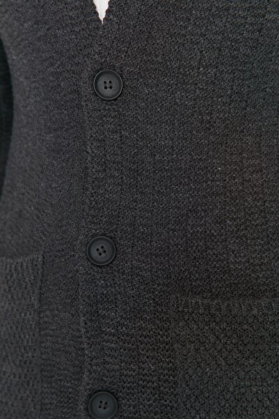 Trendyol Collection Anthrazitfarbener Strick-Cardigan im Slim Fit mit Knopfleiste, TMNAW21HI0095