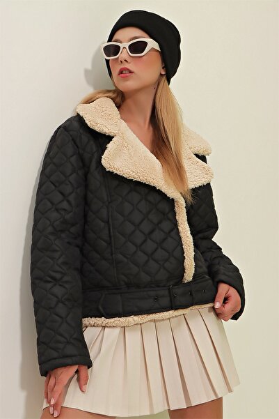 Trend Alaçatı Stili Dámský černý dvouřadý límec vnitřní kožešinový pásek prošívaný kabát ALC-X9108