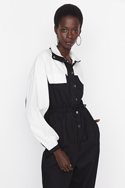 Trendyol Collection Černý overal s dlouhým tkaným pasem s blokovaným pasem TWOAW21TU0011