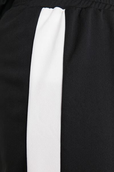 Trendyol Curve Fekete elasztikus derékcsík, részletes, széles szárú kötött nadrág TBBAW23AR00018