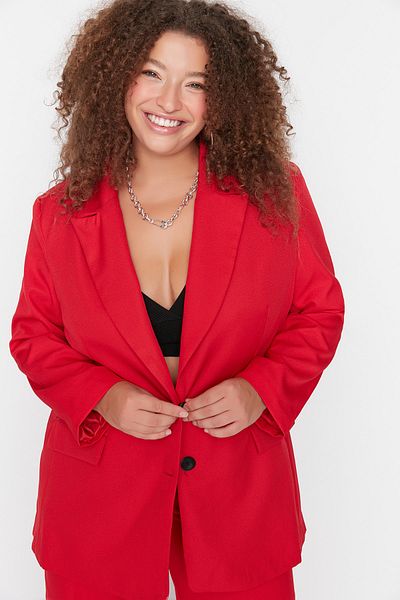 Trendyol Curve Roter gefütterter Oversize-Blazer in großer Größe - TBBAW23AG00005