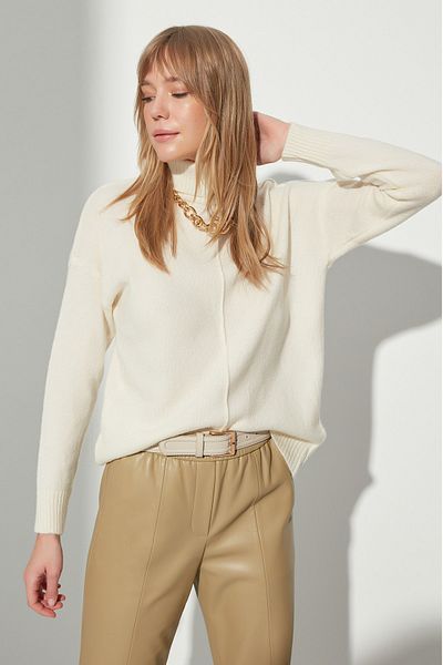 Trendyol Collection Ecrufarbener Rollkragenpullover aus Wolle TWOAW23KZ00902