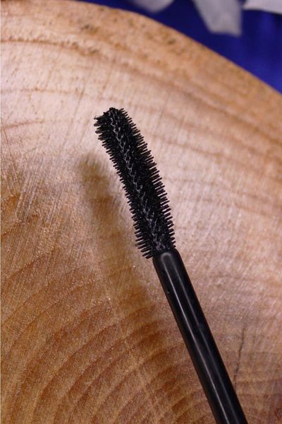 MUJGAN Thick Volume Black and White Packaged Mascara