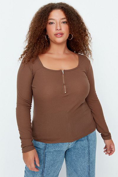 Trendyol Curve Braune Strickbluse mit quadratischem Kragen und Reißverschluss TBBSS22AF0027