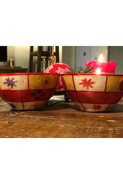 KANCAEV Mother of Pearl Bowl Yellow-red Patterned Diameter 13.5cm. Load 7cm. It is sold for 2 units.