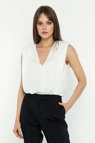 INVIDIA Kadın Beyaz V Yaka Kolsuz Beyaz Bluz