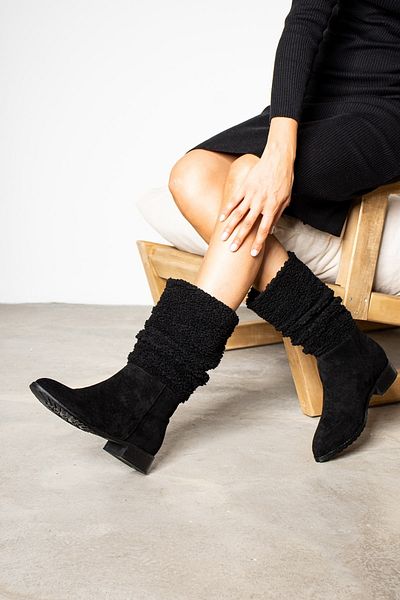 SHOEBELLAS Γυναικείες μπότες Kaila Black Suede Shearling