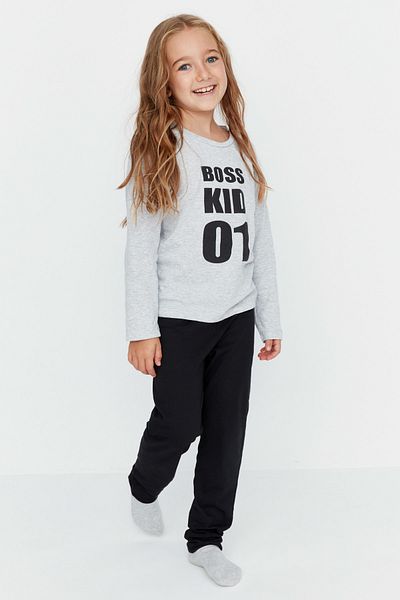 TRENDYOLKIDS Pyjama - Grau - Mit Slogan