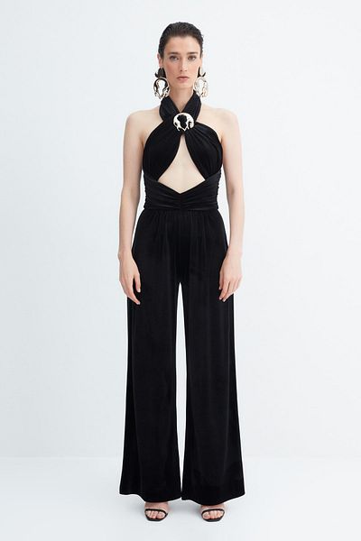 Trendyol Collection X Zeynep Tosun Černý sametový overal s detailem příslušenství TPRAW23TU00026