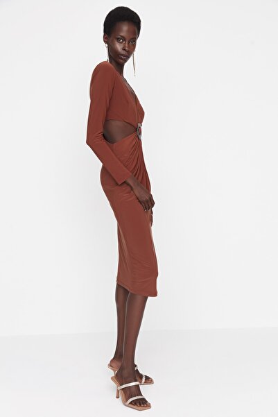 Trendyol Collection Стилна къса плетена вечерна рокля с канелена катарама - TPRAW23EL00149