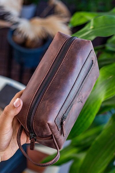 Garbalia Дамска чанта Boston от естествена кожа с цип и странично отделение унисекс Crazy Brown Clutch