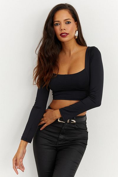 Cool & Sexy Γυναικεία Crop Μπλούζα με Μαύρο Τετράγωνο Γιακά CG263