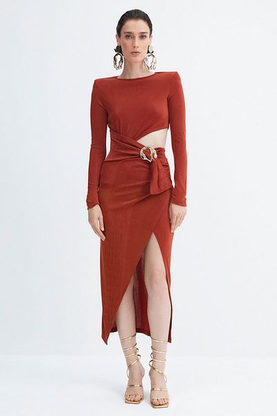 Trendyol Collection X Zeynep Tosun Zimt Accessoires Abendkleid TPRAW23EL00401